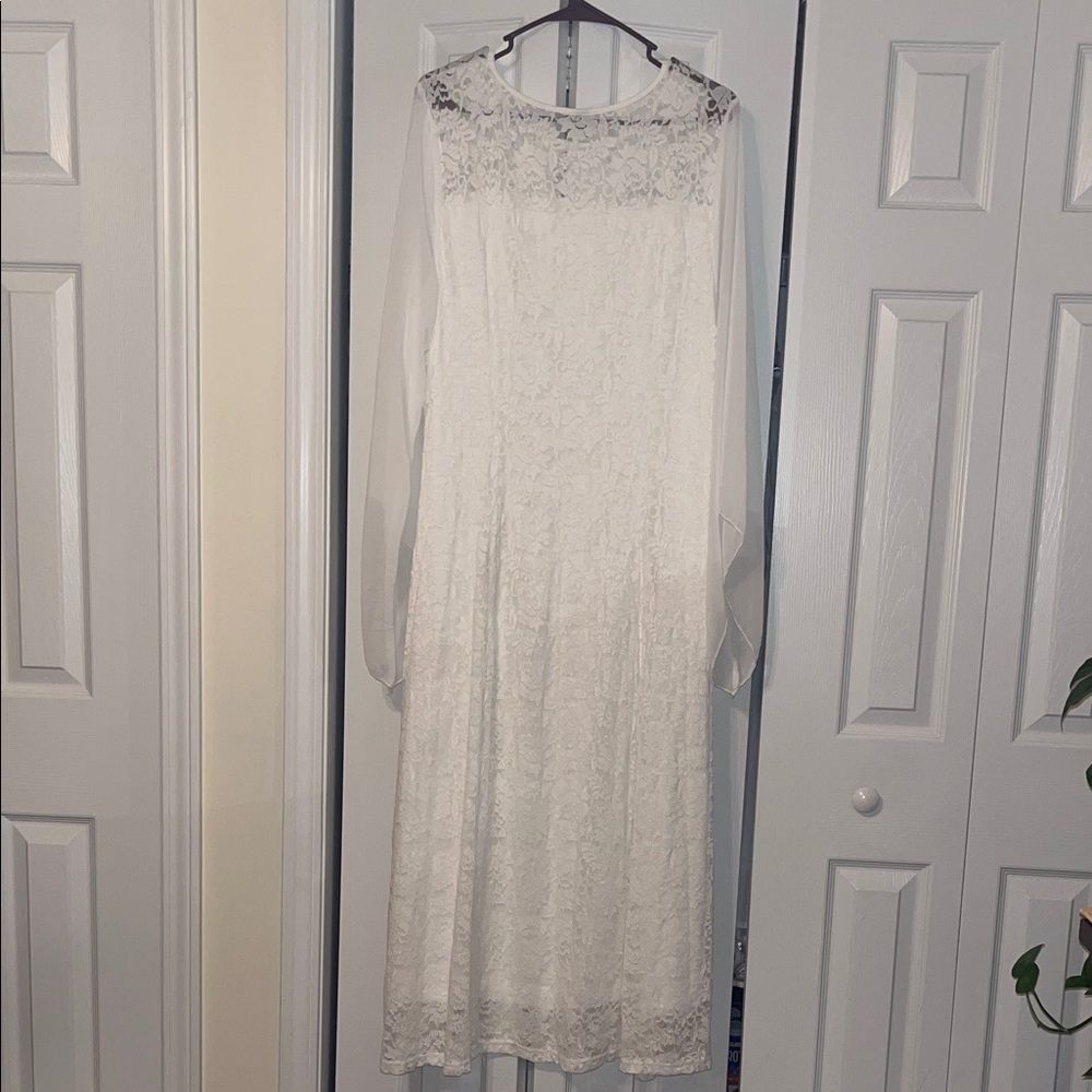 Elegant White Lace Maxi Dress with Sheer Sleeves - Picture 10 of 11